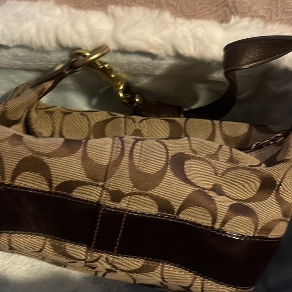 Authentic. coach mini arm pouch!! Beautiful multi color. satin. inside!! - Picture 2 of 4